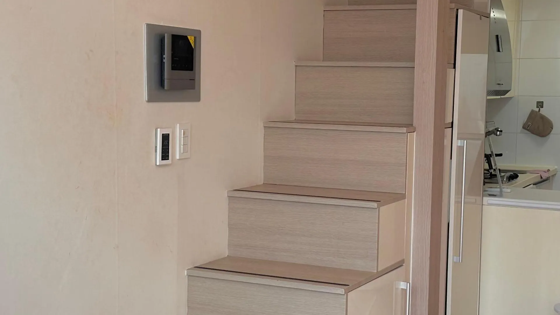 Seoul-Lo Loft Apartment 0*, Seoul