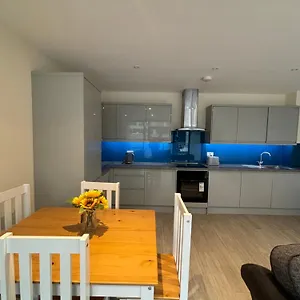 https://claret-and-blue-inn.cambridgehotelsuk.com
